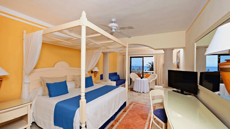 Junior Suite Deluxe Ocean Front